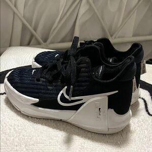 Nike LeBron Witness 6 Sneakers